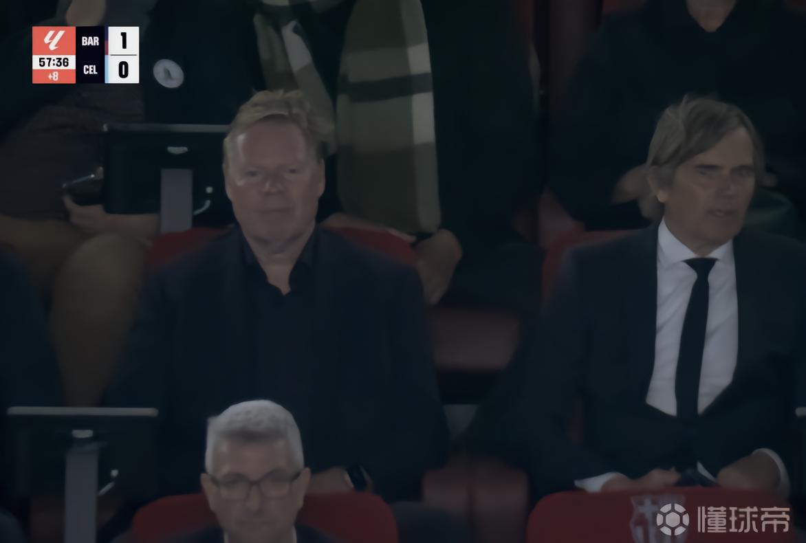 两位荷兰传奇，科曼、科库现场观看巴萨比赛