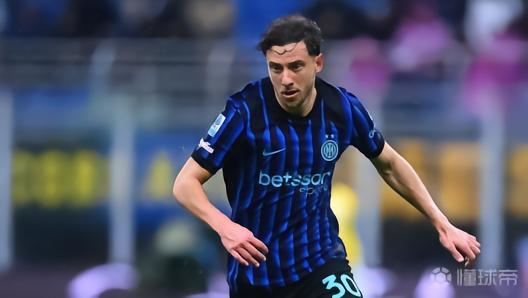 米体：安切洛蒂关注卡洛斯-奥古斯托，他有望入选世界杯阵容