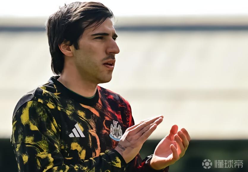 罗布森：纽卡绝不会轻易放走托纳利，就像我们不可能放走B费