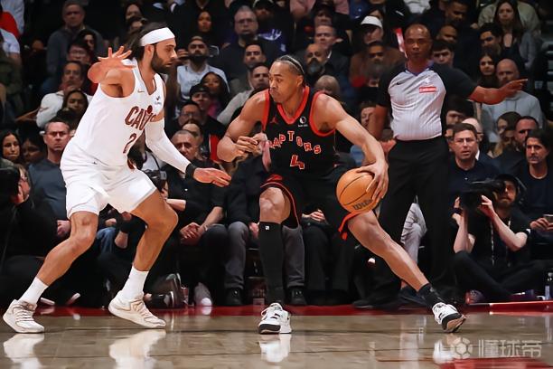 十年了终于赢了，猛龙终结季后赛对骑士12连败，上次赢球为2016年