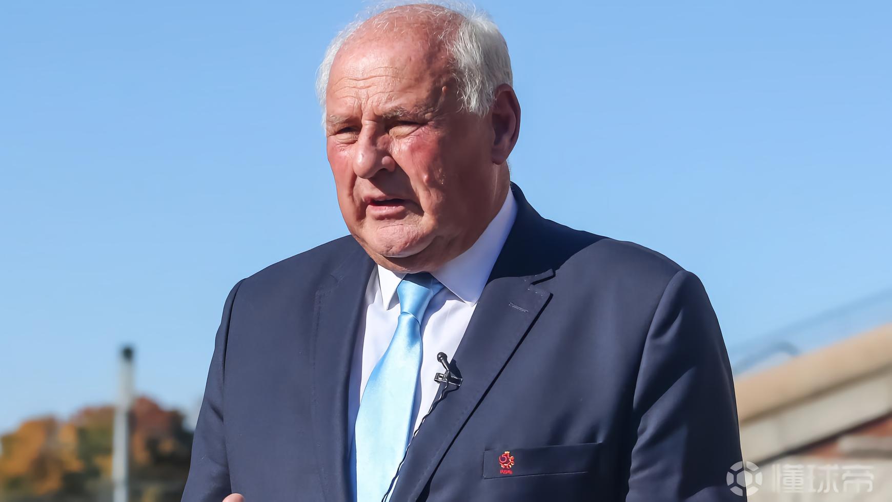 波兰名宿：莱万未获得应有的尊重，弗里克在巴萨不会有好结局