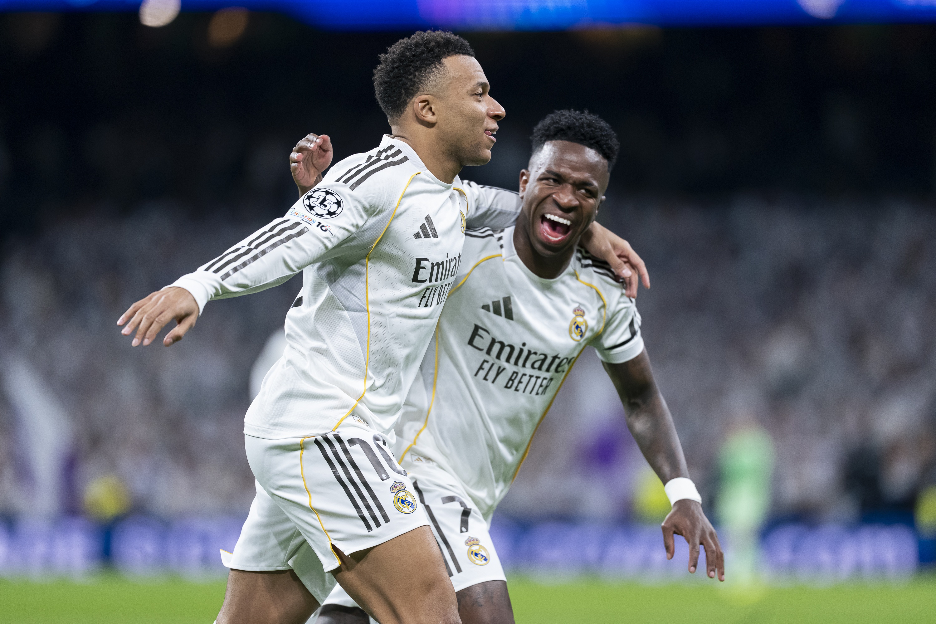 队报：皇马内部认为出售维尼可解放姆巴佩 但老佛爷想留住二人