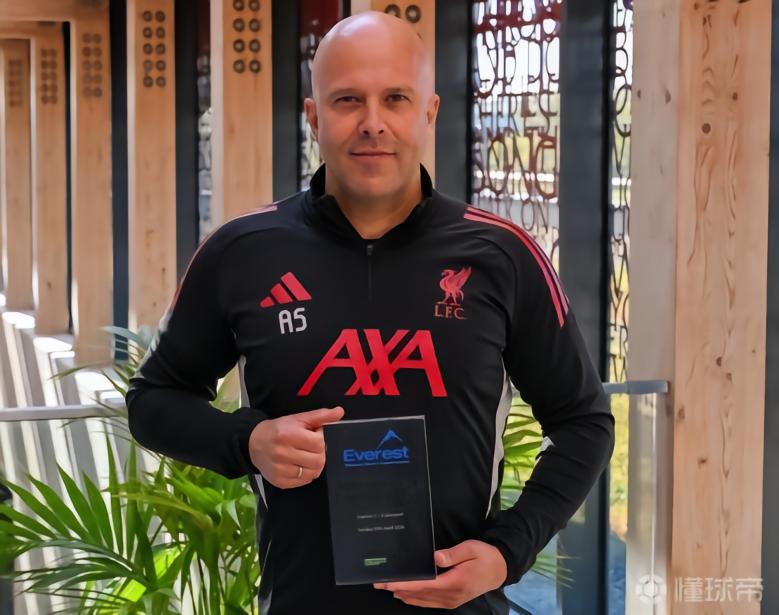 官方：带队击败埃弗顿，斯洛特获得联赛教练协会周最佳表现奖