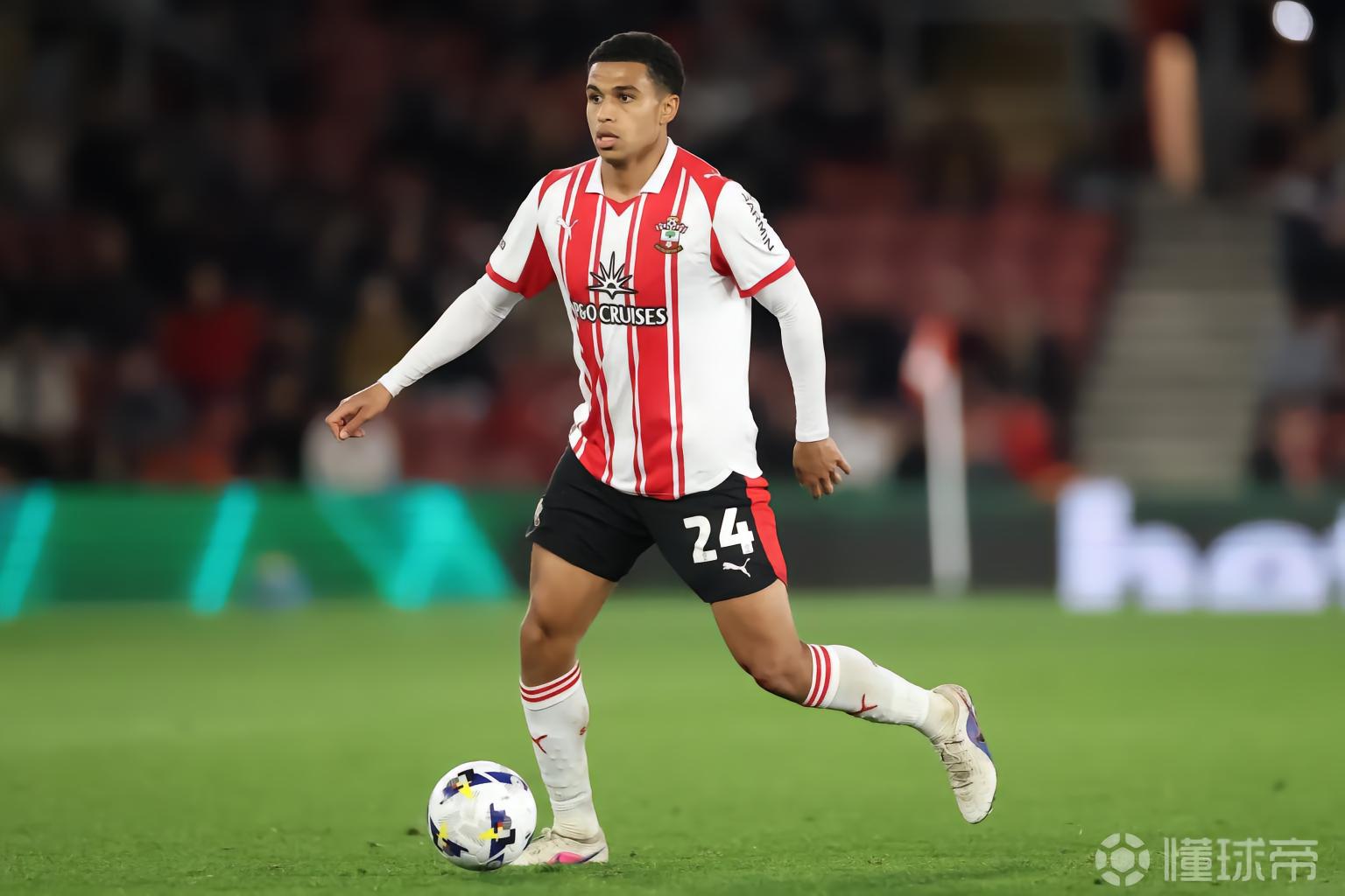 圣徒中场查尔斯：我的踢球方式是曼城教我的；我最喜欢飞鸟