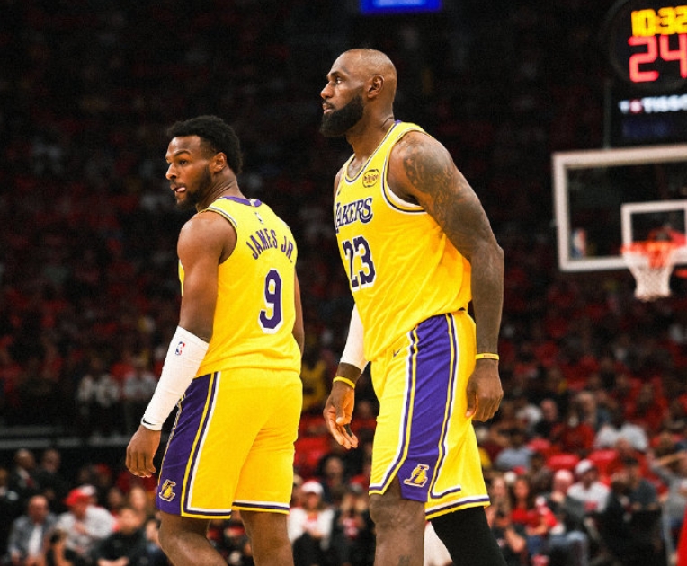 湖人加时胜火箭总比分3-0领先 詹姆斯29分13板6助