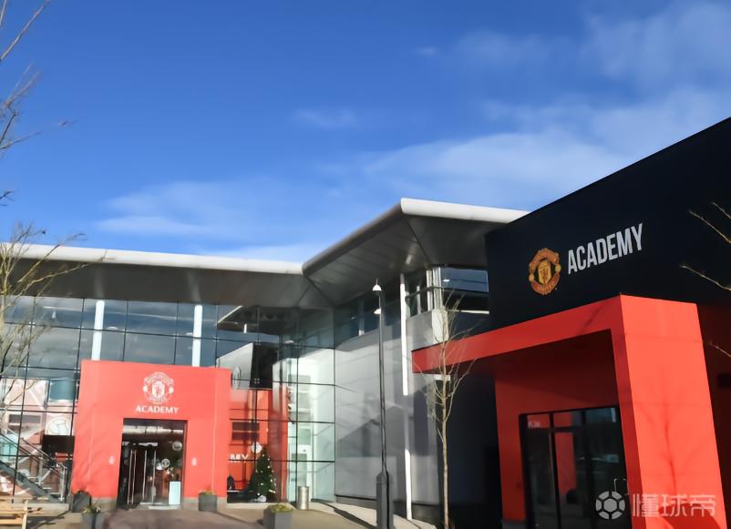 太阳报：曼联青训运营更注重精细化管理，开始检测球员骨密度