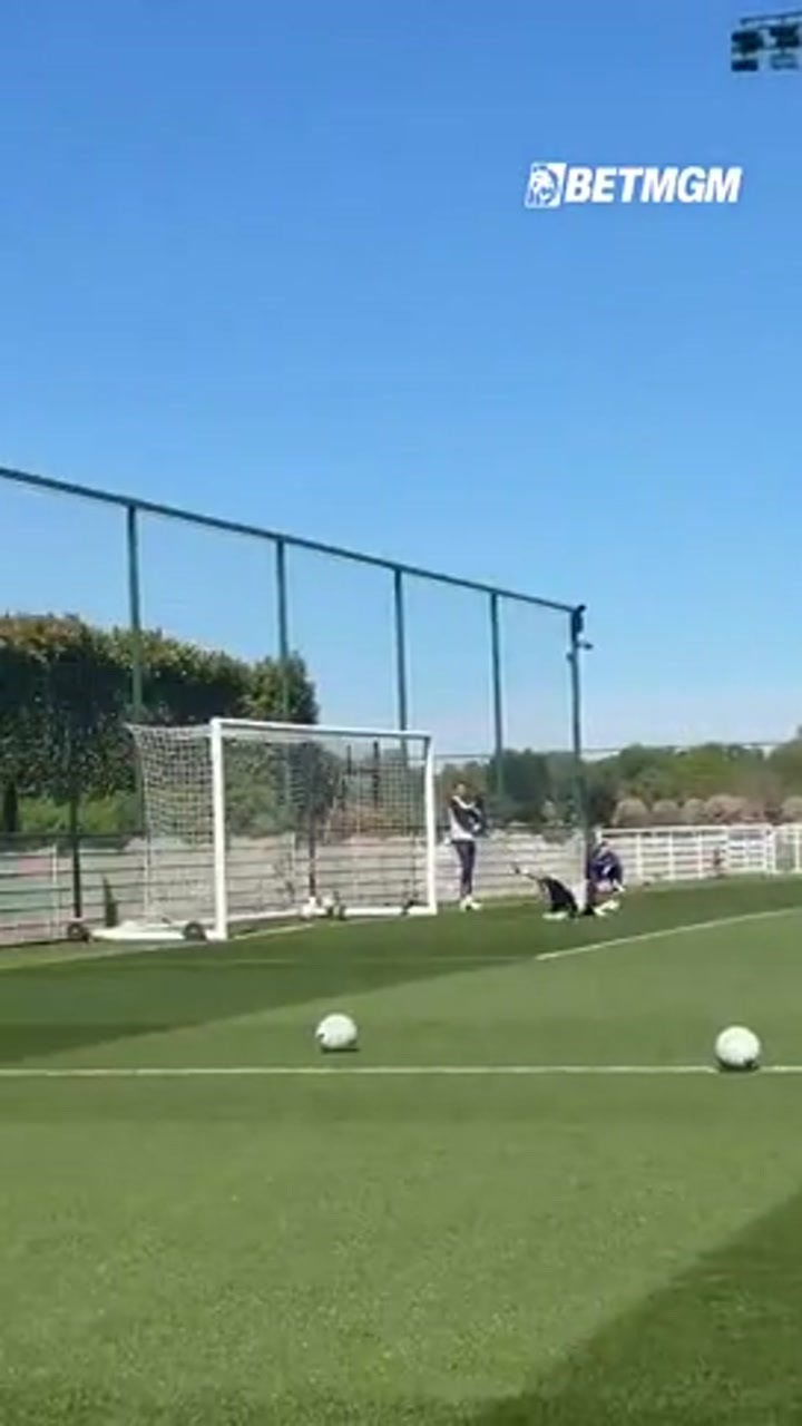 保级关键战！热刺对阵狼队的赛前训练