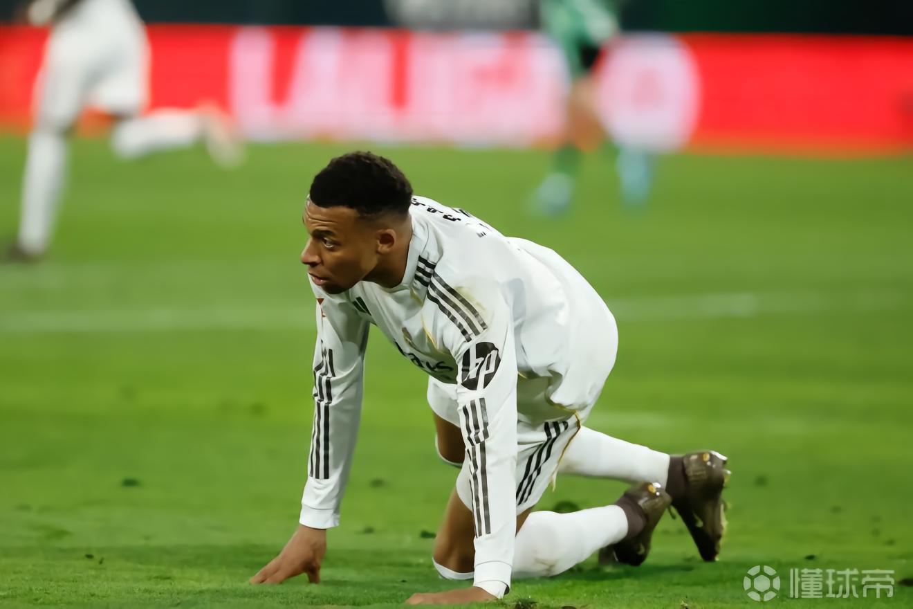 马卡：皇马陷前所未有困局，国家德比列队致敬或见证巴萨夺冠