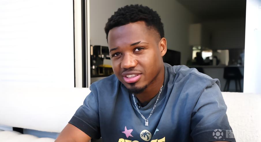 法蒂：最喜欢代表巴萨进的第一个球；训练中对抗梅西简直疯狂