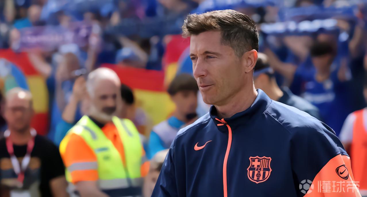 TA：芝加哥火焰调整引援方向，正式搁置引进莱万的转会操作