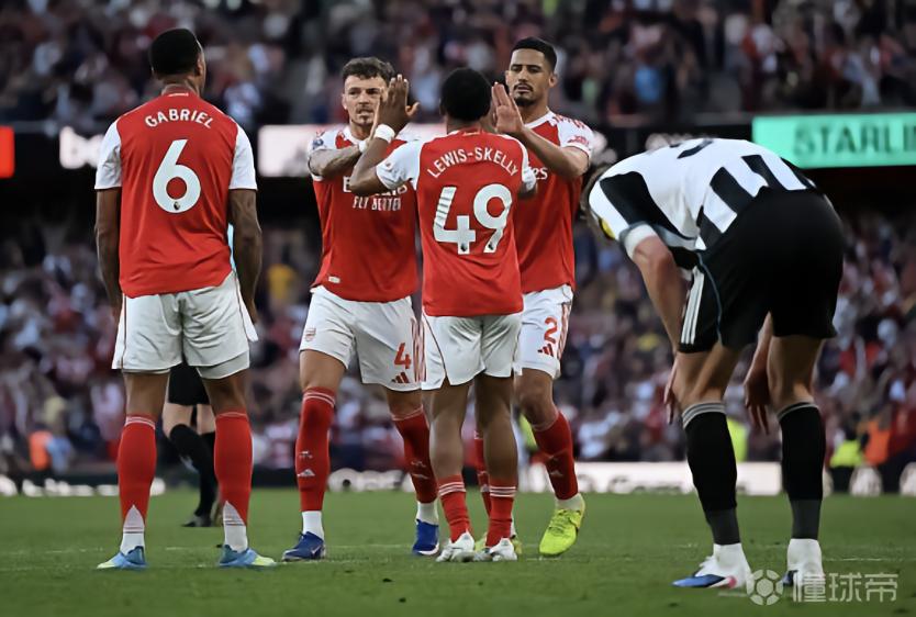 内维尔：加布和萨利巴像冲锋的公牛；埃迪-豪是最佳教练之一