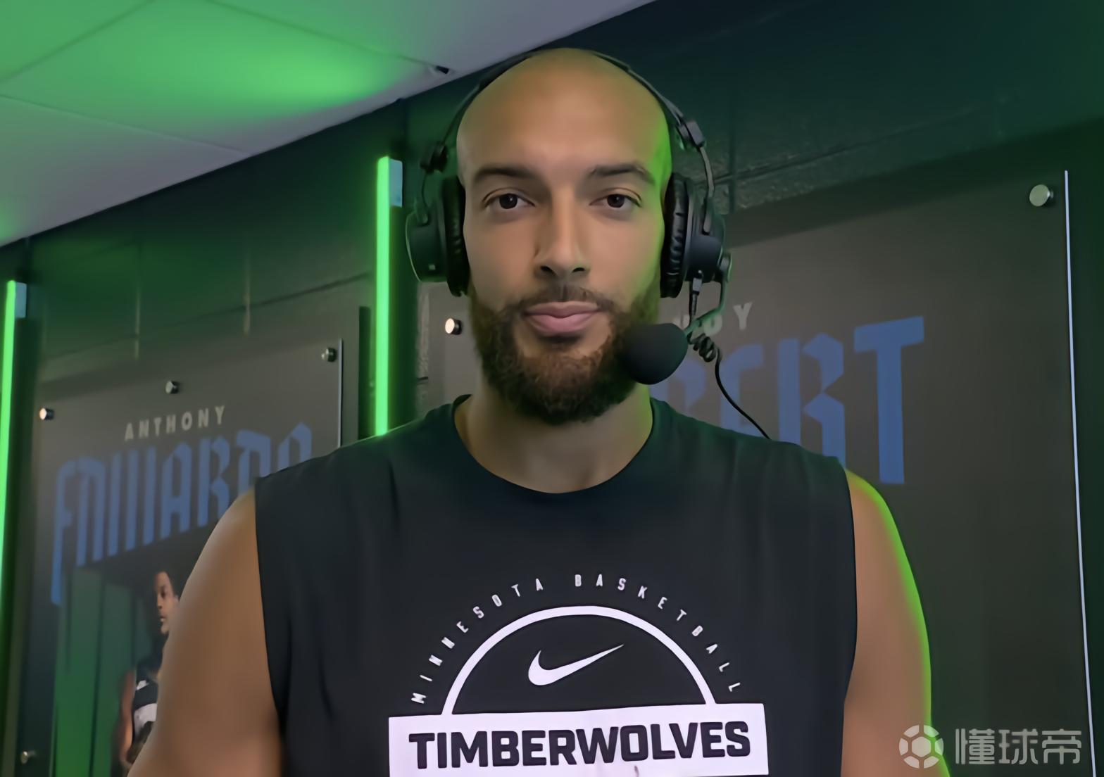 戈贝尔：这是季后赛而且时间还没走完，约基奇没必要这么生气