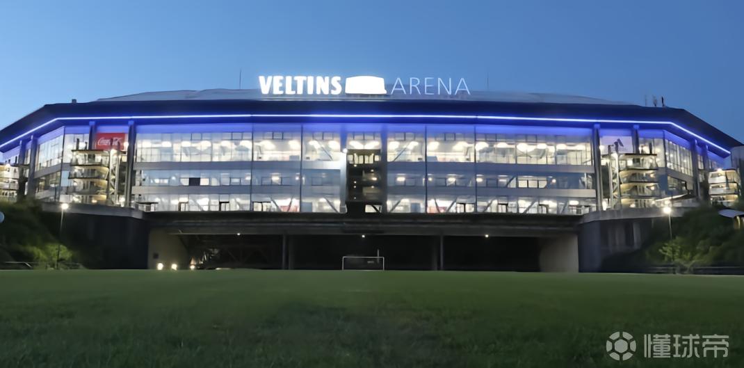 R.I.P. ,一位65岁老者被发现在沙尔克主场的厕所内离世