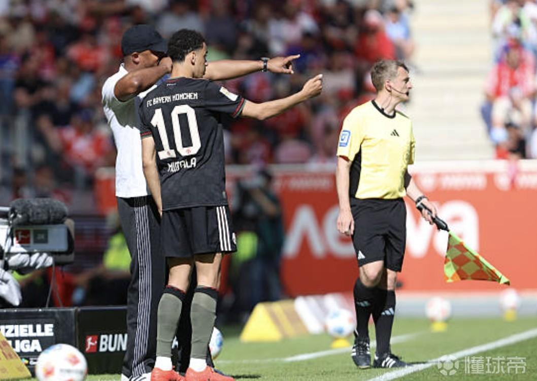 卡恩：孔帕尼让我想起希斯菲尔德；穆西亚拉已经开始爆发了