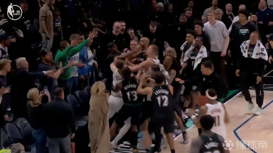 NBA官方：约基奇因冲突被罚款5万美元，兰德尔被罚款3.5万