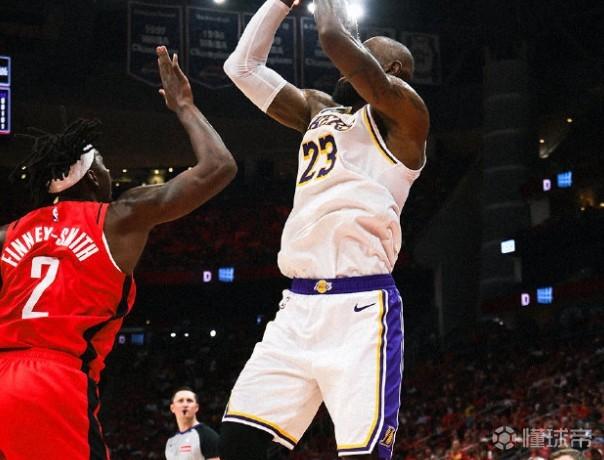 连续两场比赛8失误，詹姆斯9中2&三分3中0取10分4板9助