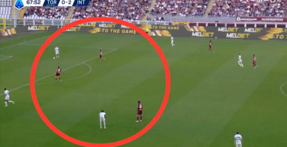 国米二将“迷失”都灵，心态松懈失好局，高层反击舆论洪流