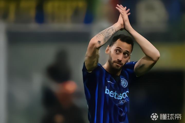 记者：恰尔汗奥卢可能赛季报销，世界杯时才能复出