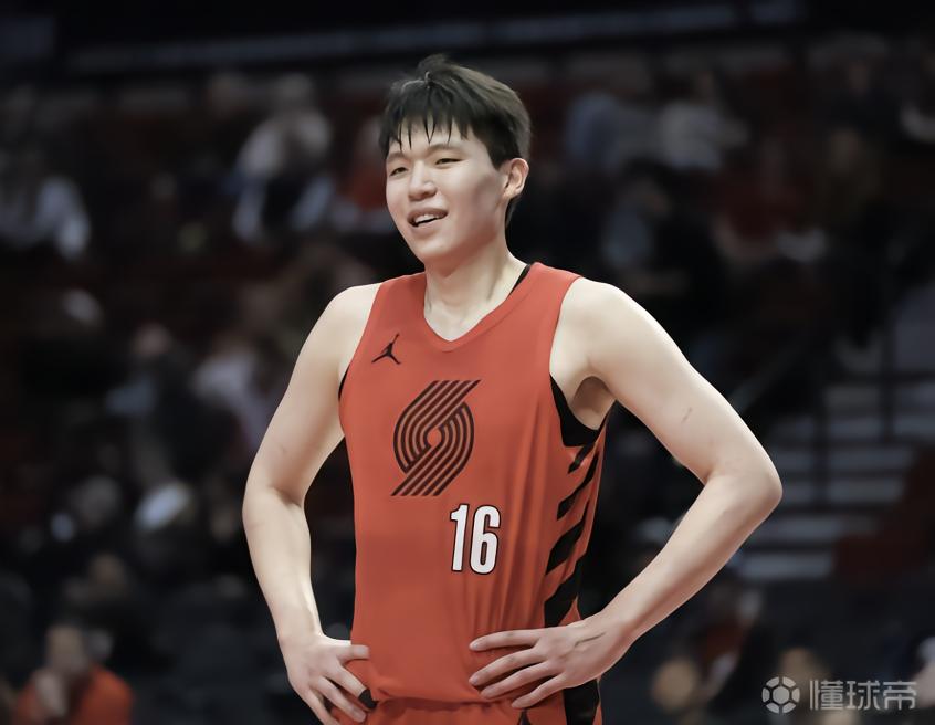 心系老东家！杨瀚森助威青岛季后赛：祝兄弟们放平心态、一路高歌