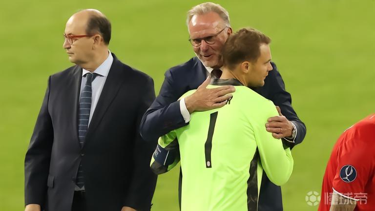 鲁梅尼格：我们非常欢迎诺伊尔再留队一年，他依然保持高水平