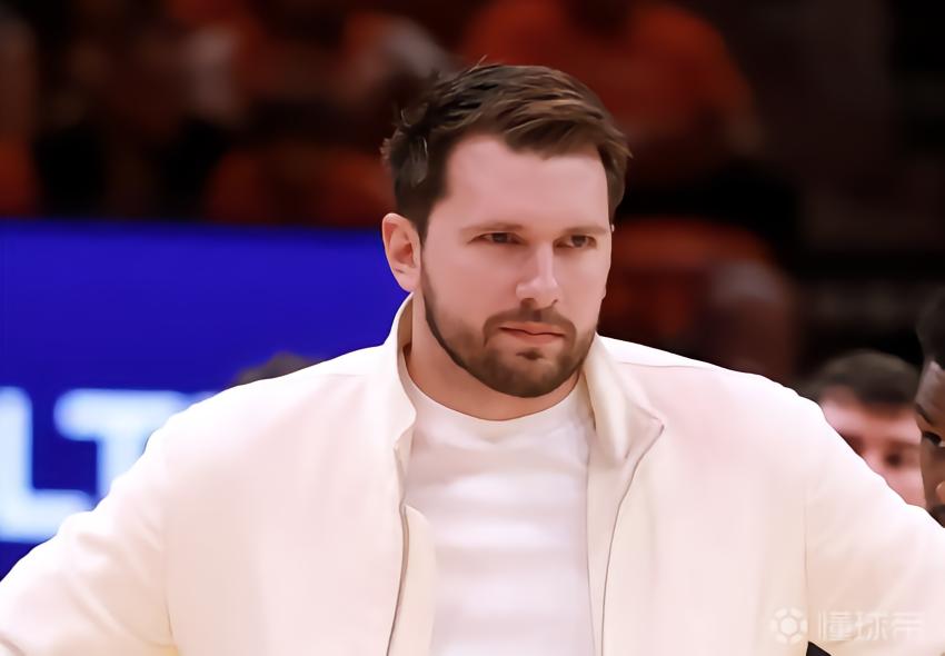 记者：东契奇赛后向蒂埃罗承诺，会承担联盟对其被驱逐的罚款