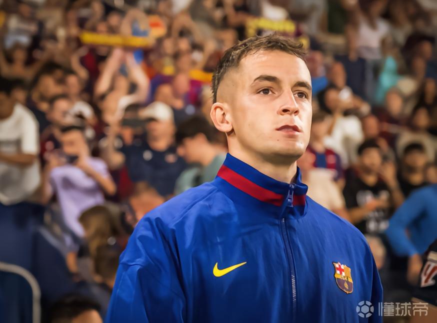 记者：巴萨可能把卡萨多加入到他们买断坎塞洛的交易中
