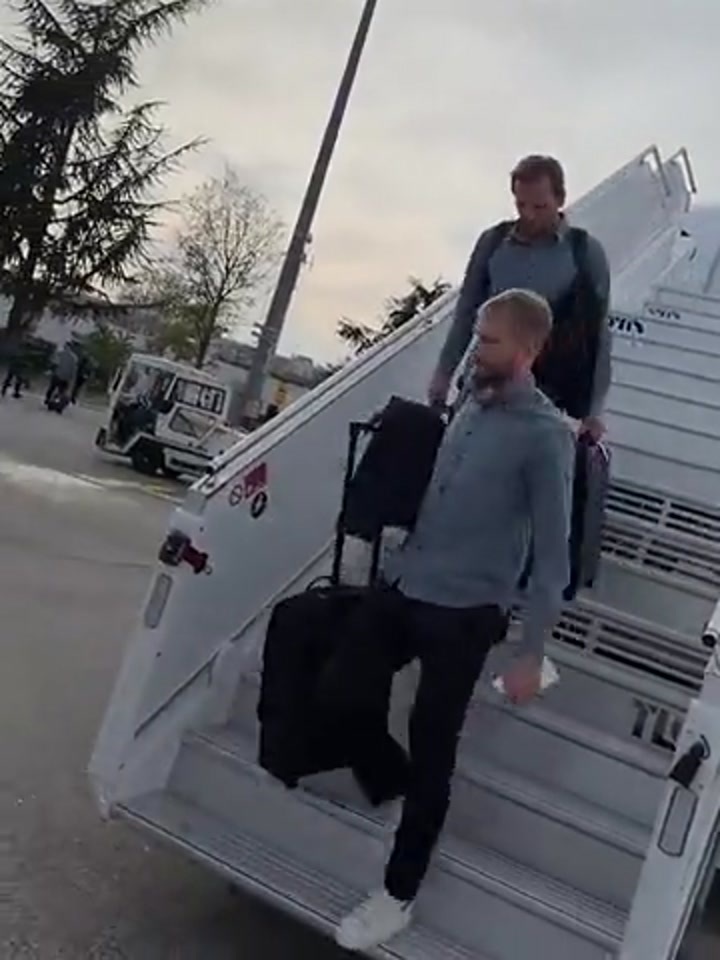 拜仁全队抵达巴黎 欧冠半决赛即将打响