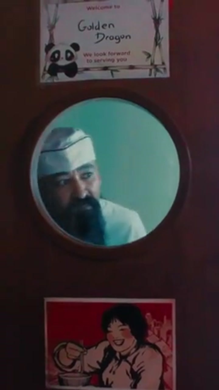 帕尔默社媒发布广告视频 在中餐厅喝冰镇可乐