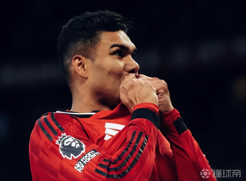 罗马诺盛赞卡塞米罗：手握20余座冠军的传奇，90分钟每球必争