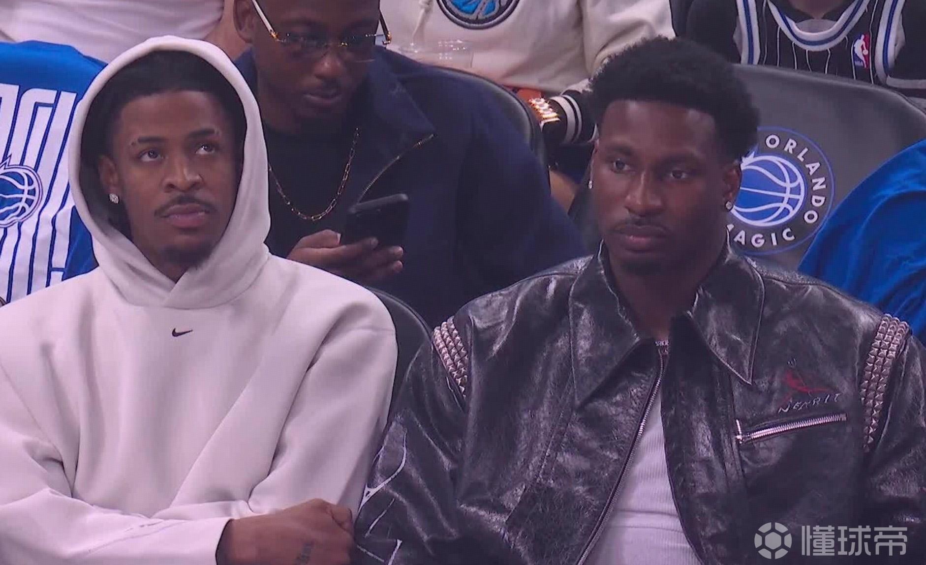 昔日灰熊三少，莫兰特与小贾伦现场观赛魔术为贝恩加油