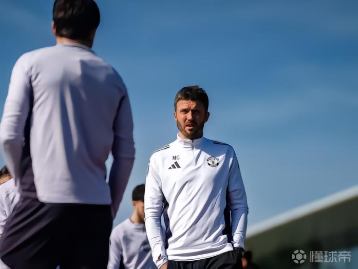 天空：尽管曼联几乎已锁定欧冠资格，高层不会仓促决定主帅