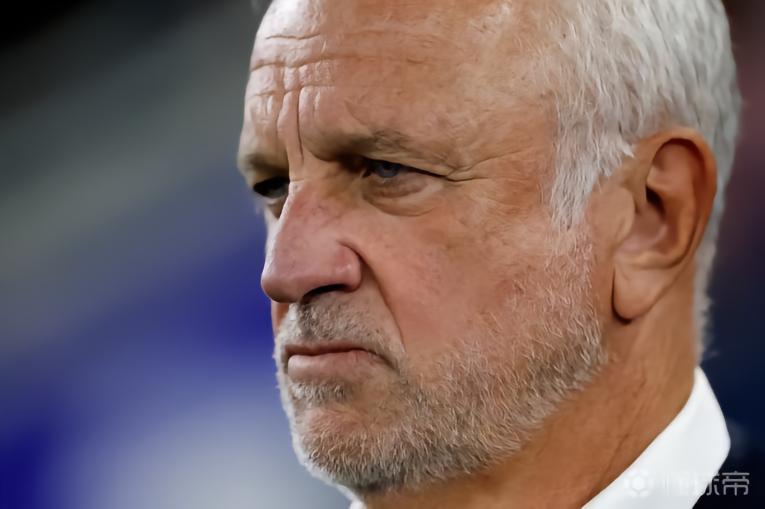 伊拉克主帅：将禁止球员世界杯期间用社媒，要全心投入比赛中