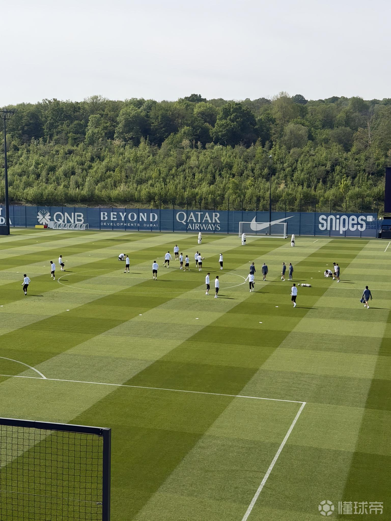 记者：除恩贾恩图外，巴黎所有球员参加了欧冠赛前训练