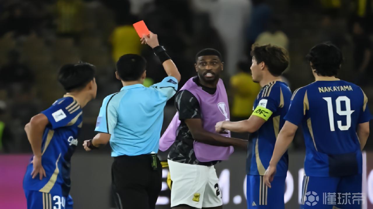 沙媒：亚冠冲撞马宁的球员被球队处罚，预计还将遭亚足联重罚