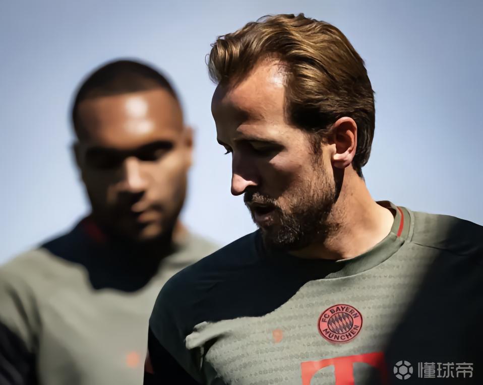 鲁梅尼格：不习惯在网上有黑粉粉拜仁；凯恩的加盟是历史性的