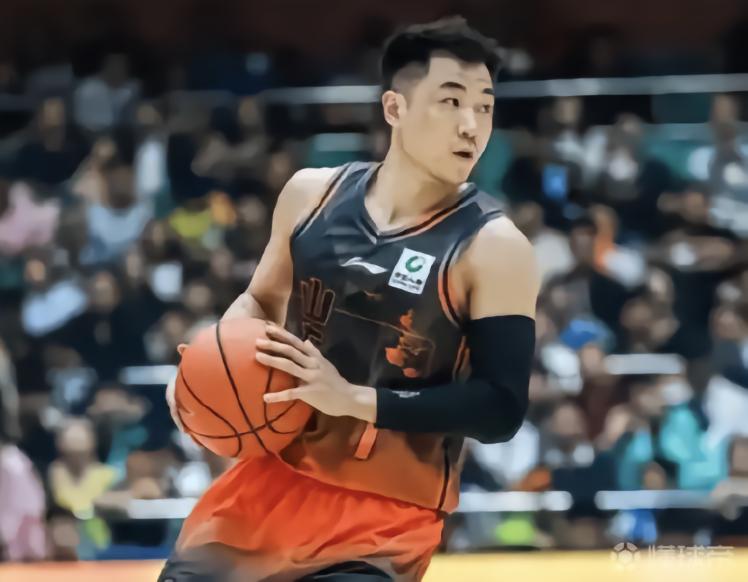 邱彪：高诗岩膝盖韧带轻度撕裂，出于保护球员没有让他上场