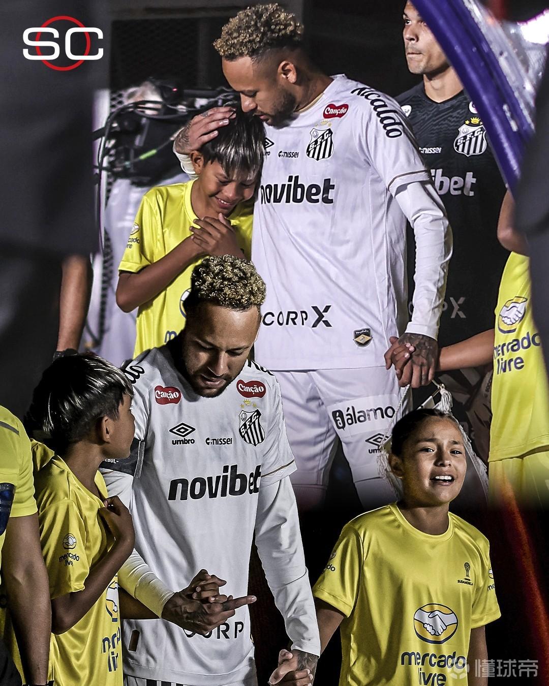 与偶像见面，阿根廷小球童见到内马尔后激动落泪