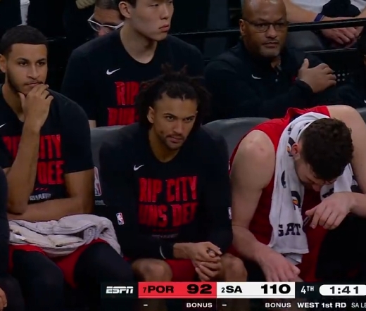 杨瀚森新秀赛季结束，马刺主场再胜开拓者4-1晋级