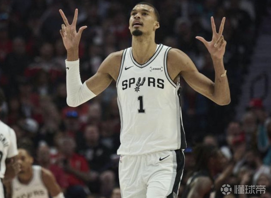 铜墙铁壁！文班季后赛连场贡献10+板&6+盖帽，1997年大梦后首人