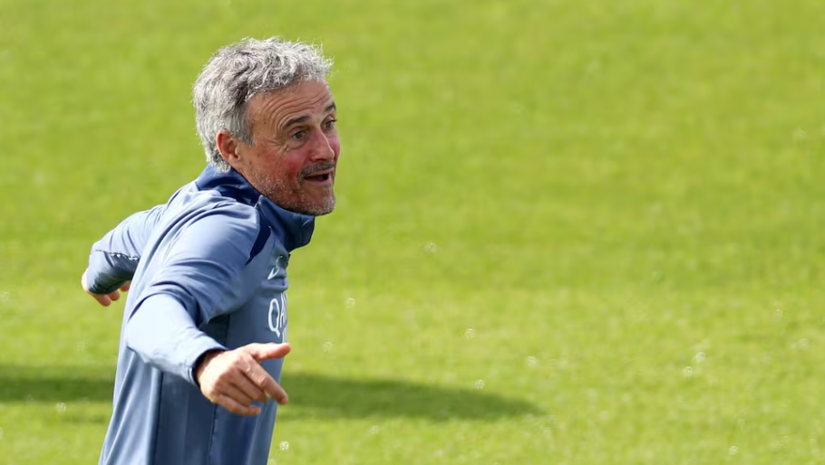 故意吹偏哨练球员？恩里克让巴黎改掉了跟裁判较劲的毛病