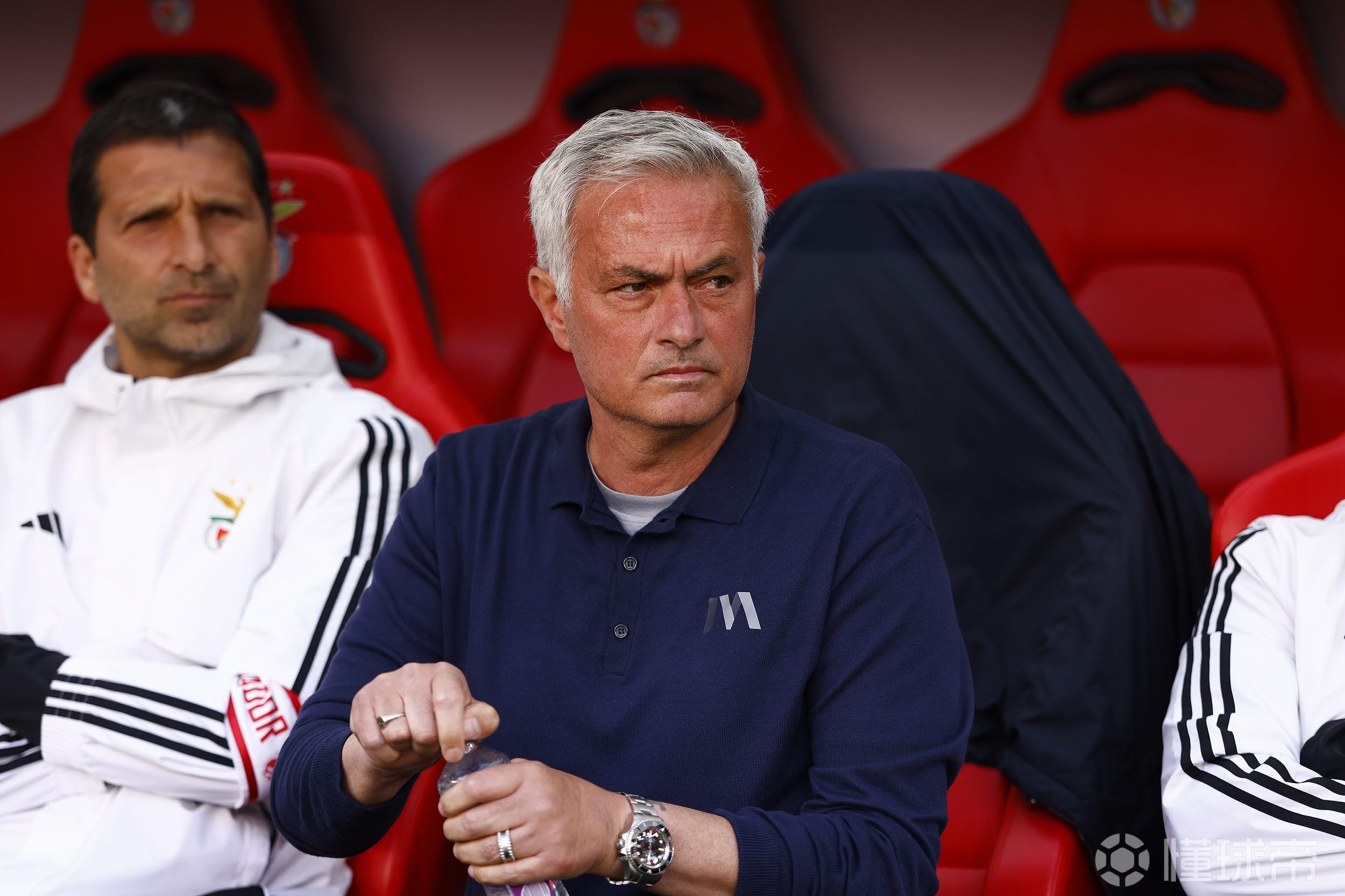 队报：一些皇马高层认为穆帅已过时，但老佛爷非常欣赏他