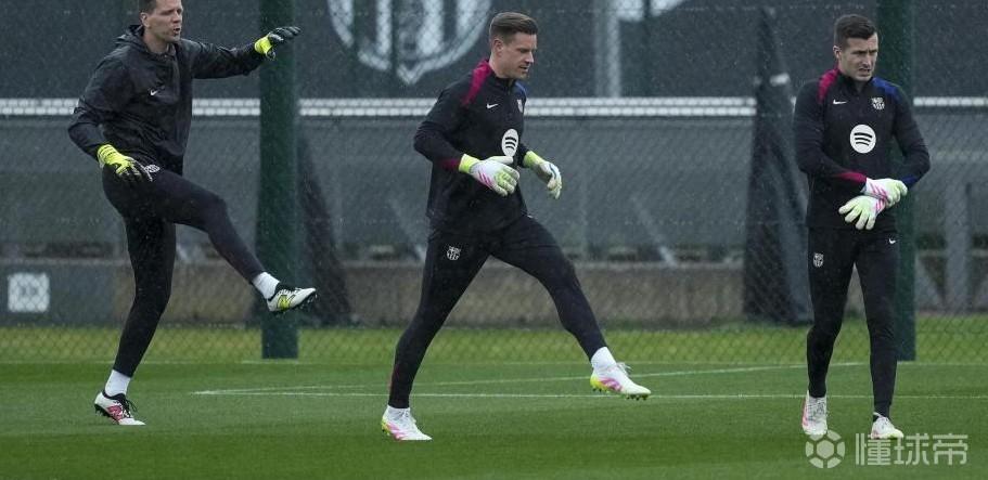 世体：巴萨今夏可能对门将进行重组，只有霍安位置稳定
