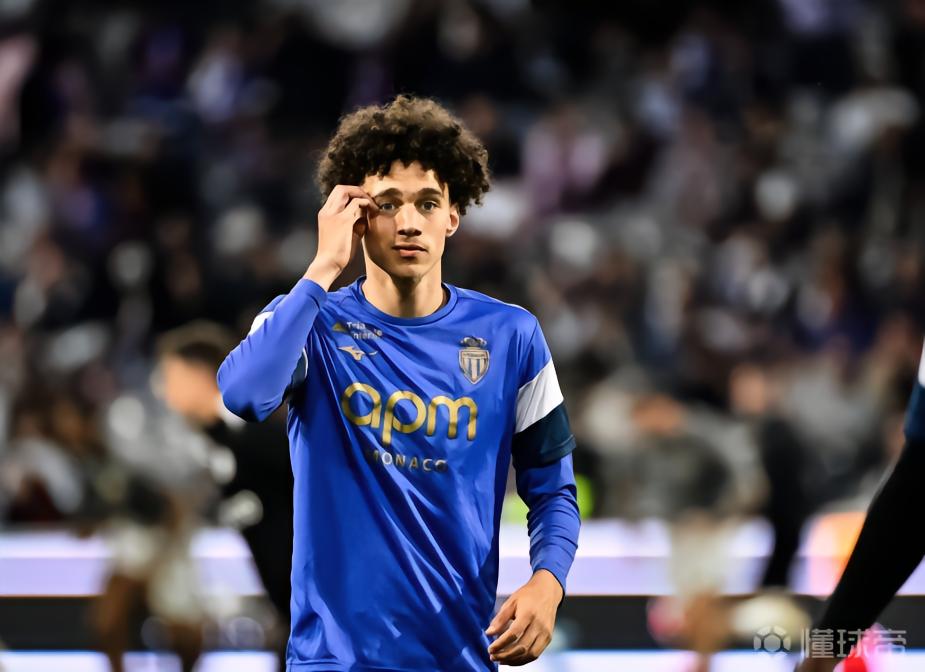 记者：巴黎重启阿克利乌什转会事宜，球员优先考虑加盟巴黎