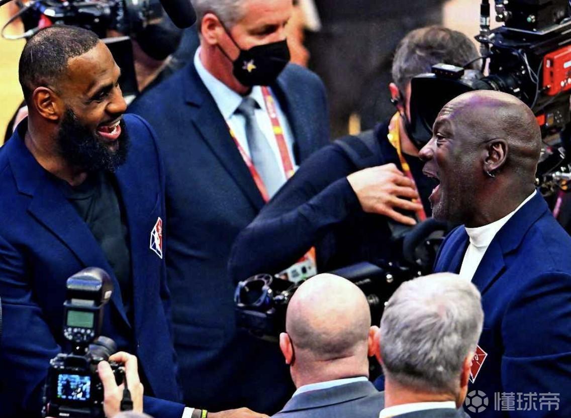 詹姆斯：我与乔丹球风不同，我总想着传球，他是真的想投篮