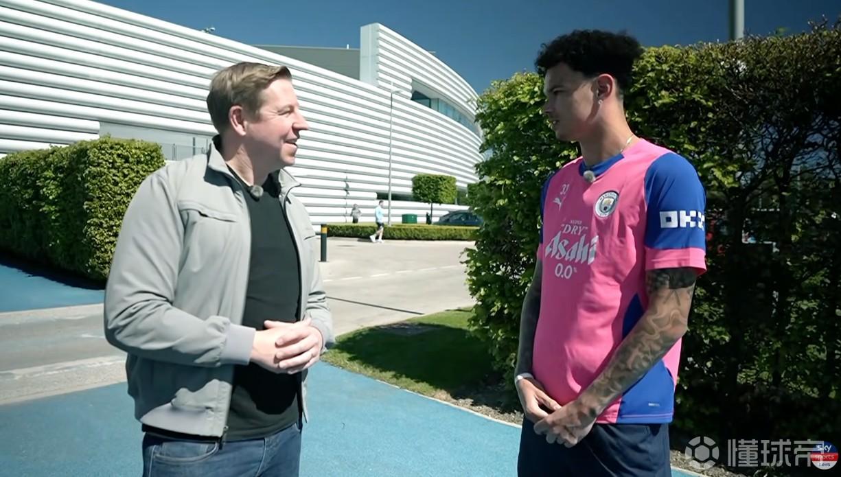 奥赖利：很享受踢后卫的经历；球队对争冠的最后几周很有信心