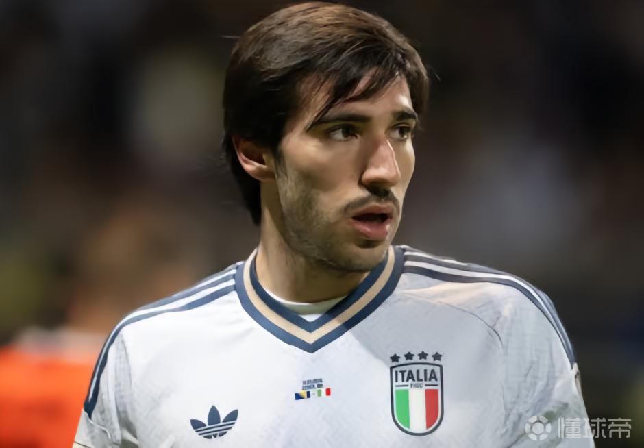 罗马诺：托纳利今夏不打算回意大利，他准备留在英超联赛