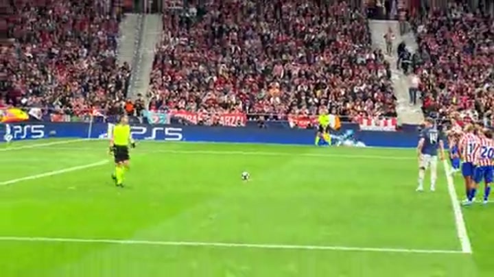 实拍哲凯赖什点射破门 随后标志性庆祝