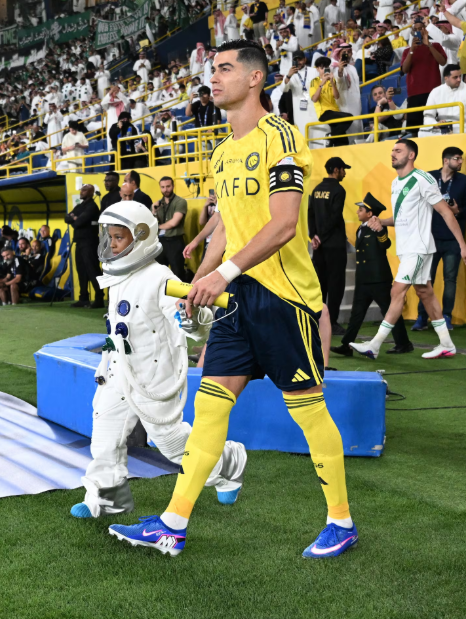 争冠战一锤定音，C罗解锁第970球，又是一个属于他的夜晚