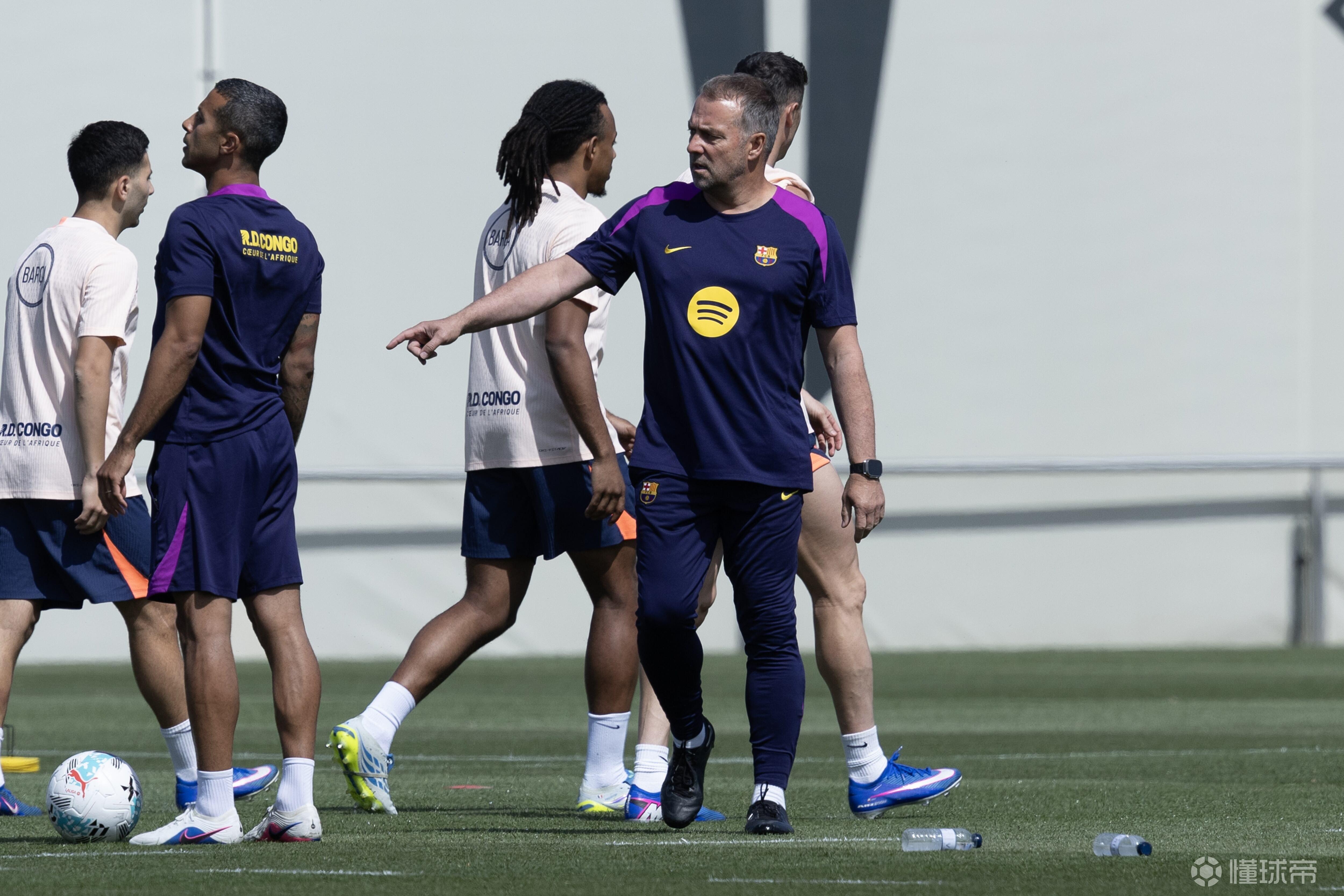 阿斯：巴萨今夏将赴英格兰集训，并考虑和利物浦踢热身赛