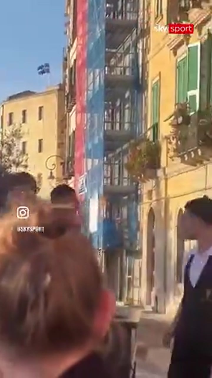 姆巴佩与女友爱珀斯托被拍到在意大利卡利亚里约会
